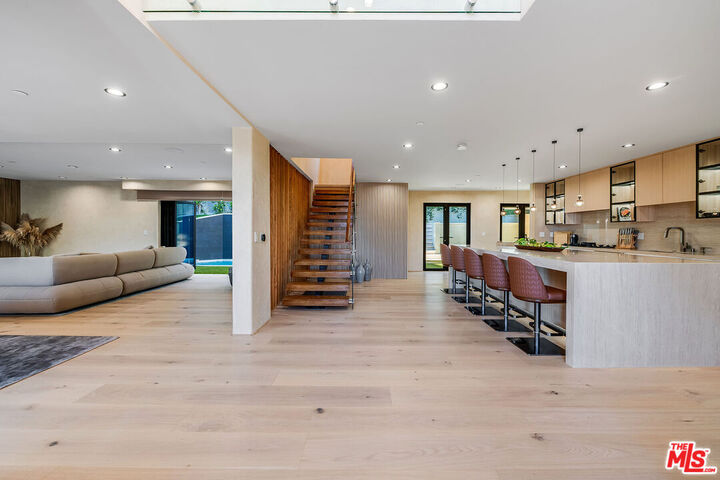 Property Photo:  8721 Sunset Plaza Ter  CA 90069 