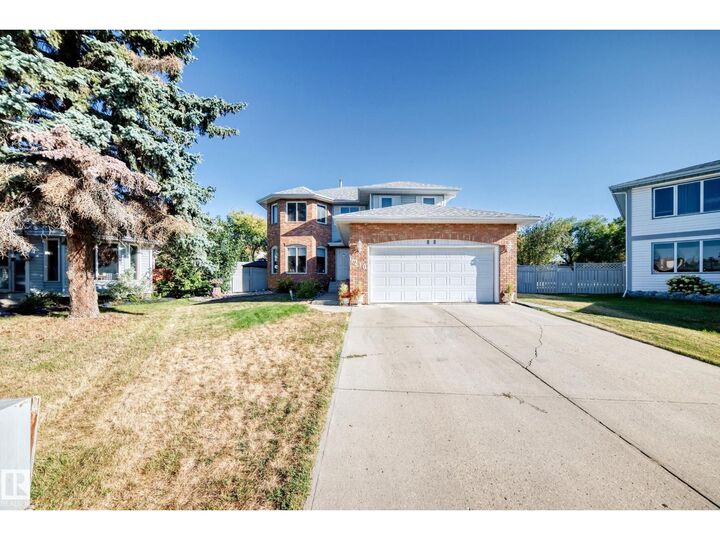 Photo de la propriété:  6210 152C Av NW  AB T5A 4W6 