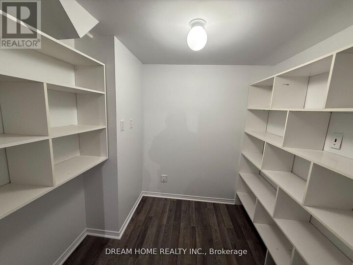 Property Photo:  264 Stonebridge Drive Bsmt  ON L6C 2X5 