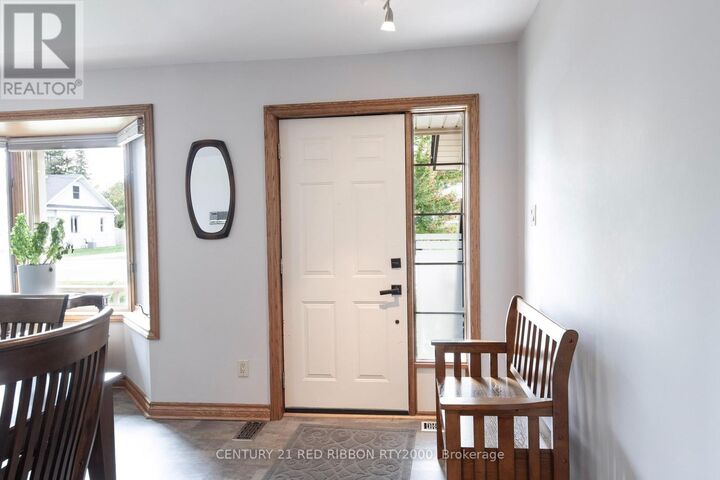 Property Photo:  51 Queen Street  ON N7G 2H5 