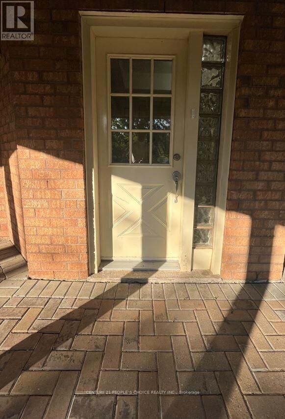 Property Photo:  4494 Idlewilde Crescent Lower  ON L5M 4E7 