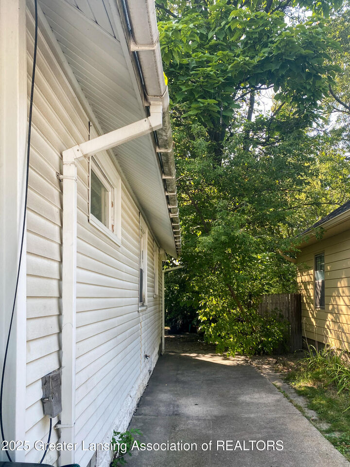 Property Photo:  1830 Fletcher Street  MI 48910 