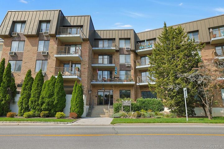 Property Photo:  560 Halstead Avenue 2E  NY 10528 