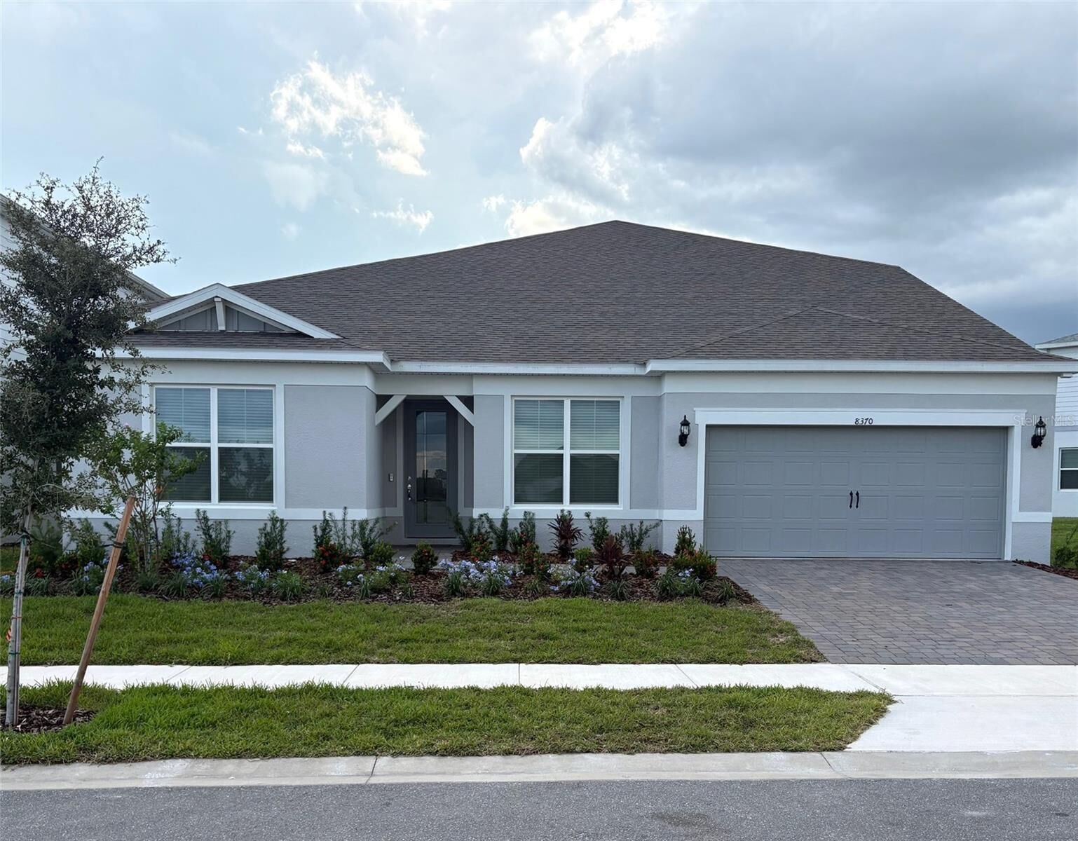 Property Photo:  