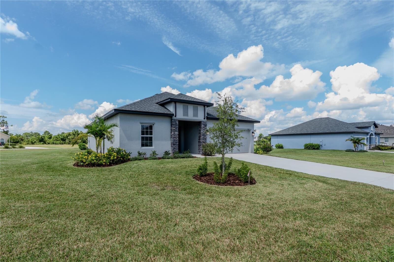 Property Photo:  