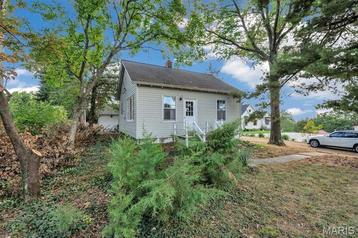 Property Photo:  12204 Ladue Road  MO 63141 