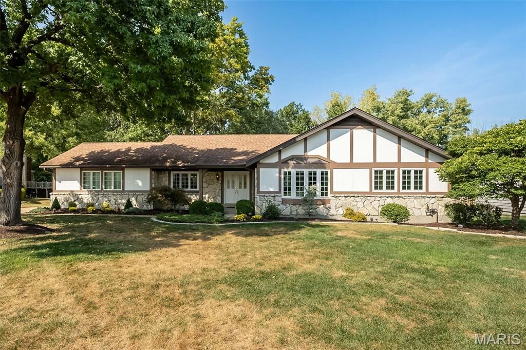 Property Photo:  16053 Hunters Way Drive  MO 63017 