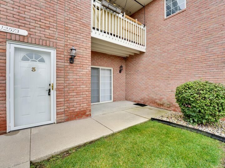 Property Photo: W241n2573 E Parkway Meadow Cir Unit 3 WI 53072