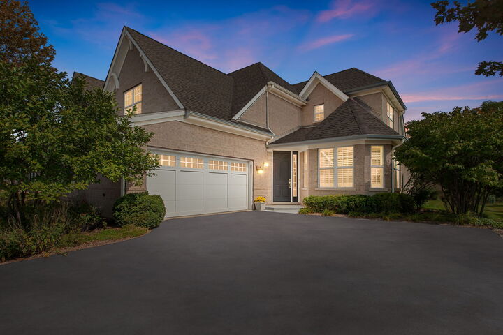 Property Photo:  2162 Washington Drive 2162  IL 60062 