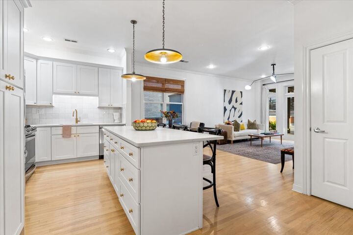 Property Photo:  1355 W Washington Boulevard 2D  IL 60607 