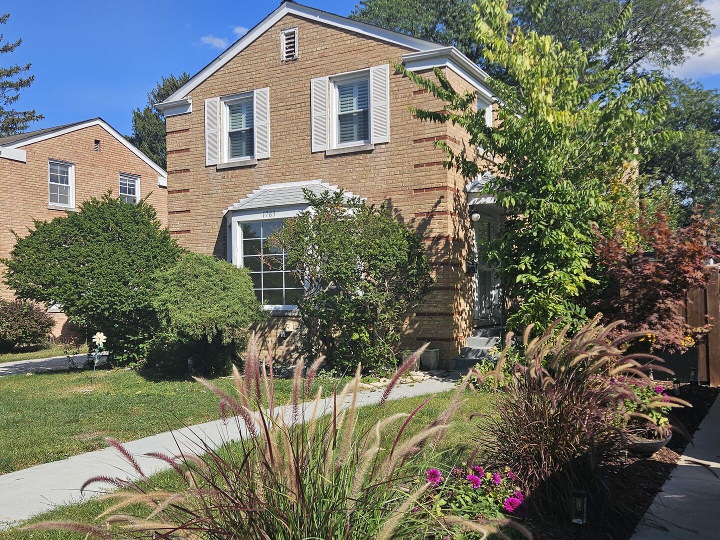 Property Photo: 1783 Lee Street IL 60018
