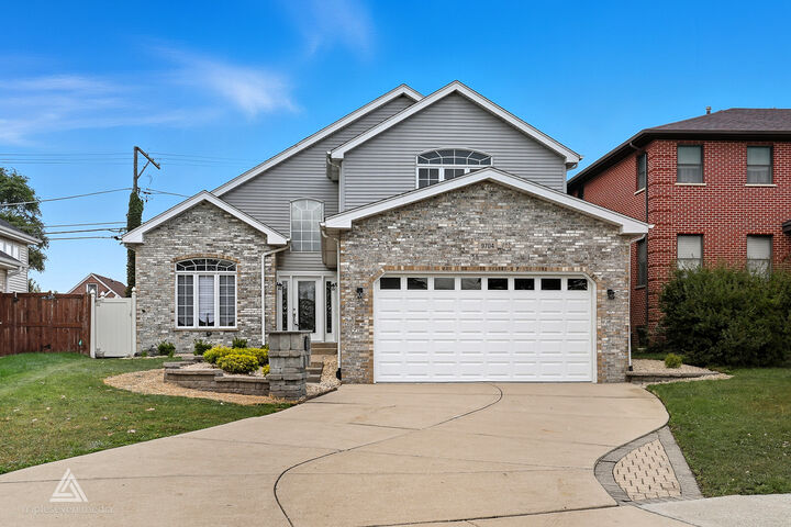 9704 W Shore Drive  Oak Lawn IL 60453 photo