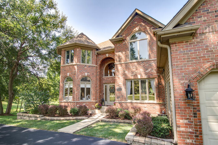 Property Photo: 36 E Lexington Circle IL 60560