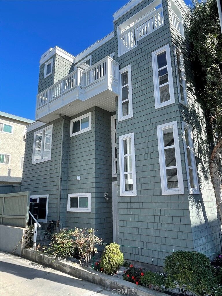 Property Photo: 127 4th Street CA 90254