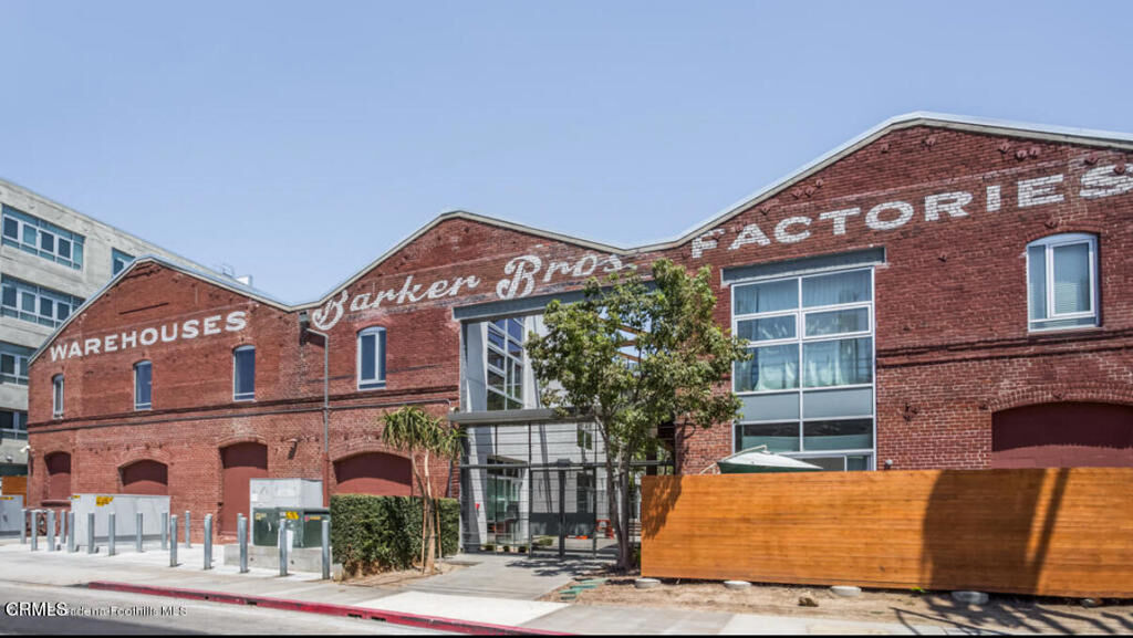 Property Photo:  527 Molino Street 220  CA 90013 