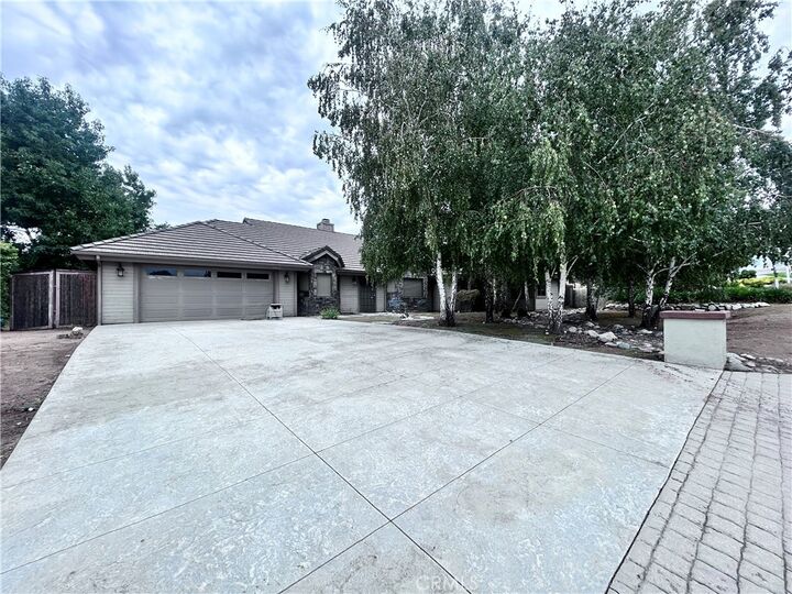 Property Photo:  13054 Oak Crest Drive  CA 92399 