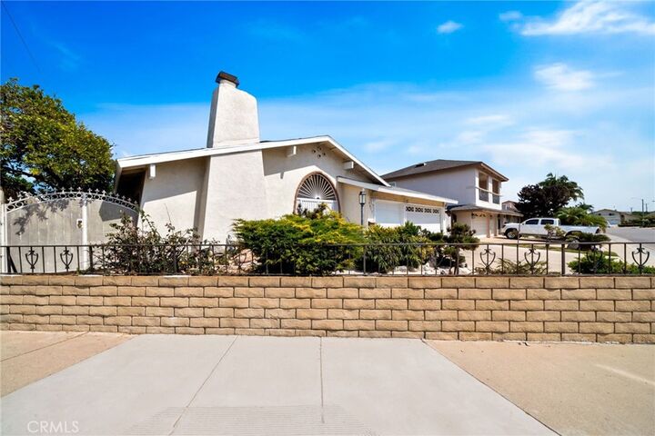 Property Photo:  9015 La Linda Avenue  CA 92708 