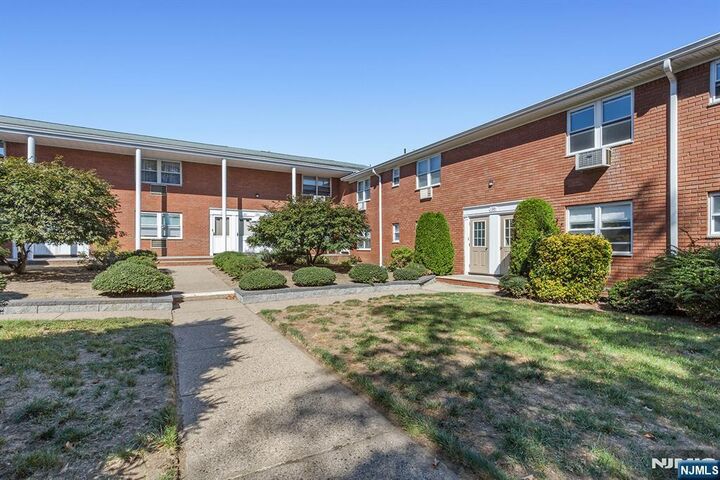 Property Photo:  50 Knox Terrace 1B  NJ 07470 