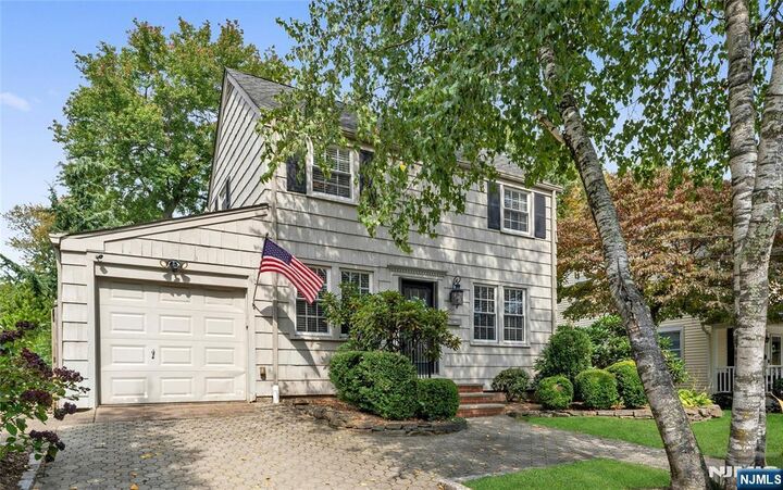 Property Photo:  10 Hudson Avenue  NJ 07463 
