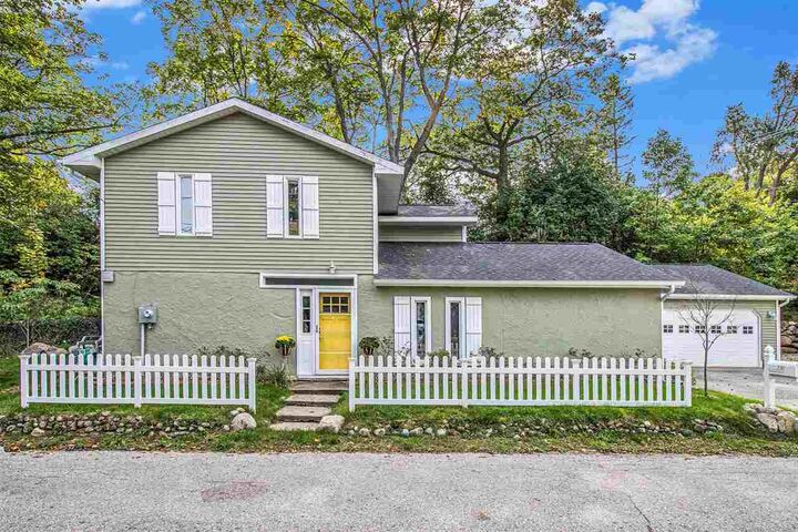 230 Newman  Charlevoix MI 49720 photo