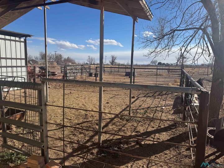 Property Photo:  903 Beckett Street  NM 88250 