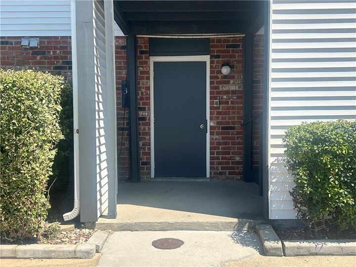 Property Photo: 832 S Clearview Parkway 313 LA 70123