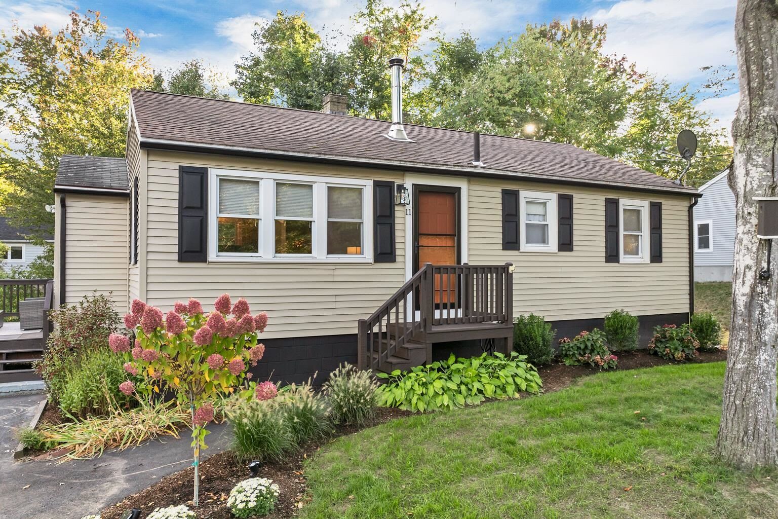Property Photo:  11 Old Lee Road  NH 03856 