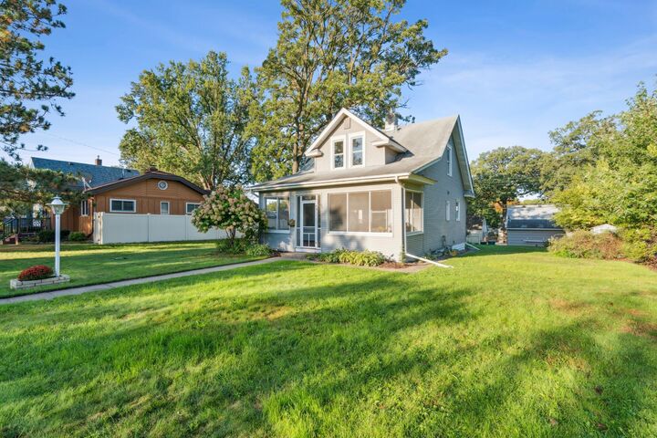Property Photo:  4438 6th Street NE  MN 55421 
