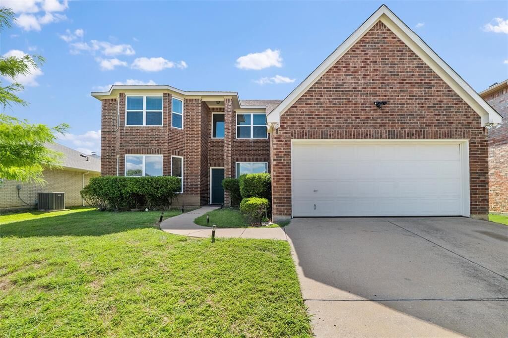 Property Photo:  7000 Snowy Owl Street  TX 76002