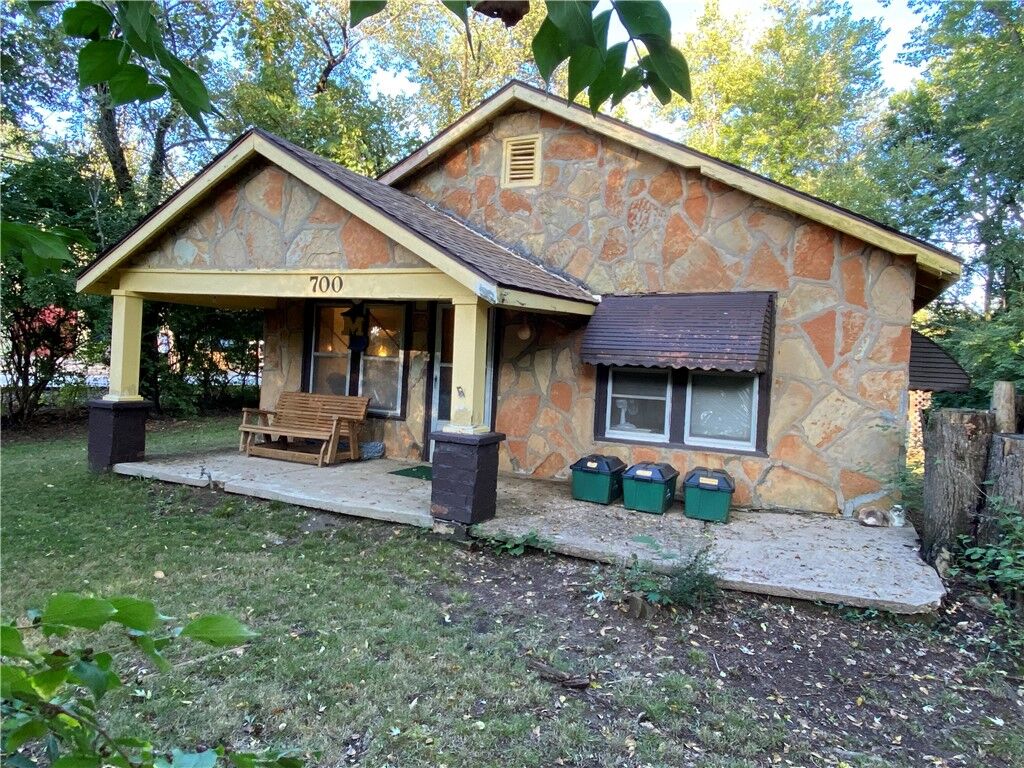 Property Photo:  700 Church Avenue  AR 72701 