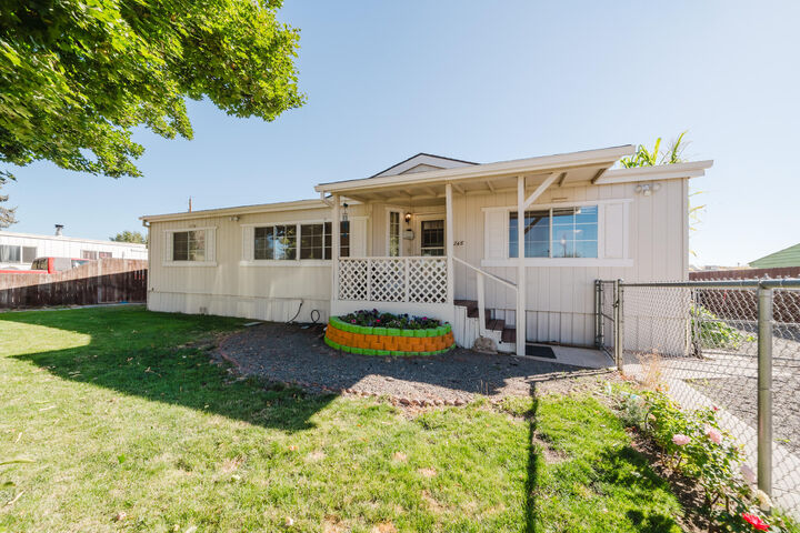 Property Photo:  246 SE 6th Street  OR 97756 