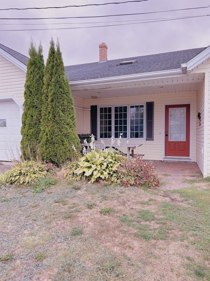 Property Photo:  71 Lowther Drive  PE C0A 1H0 