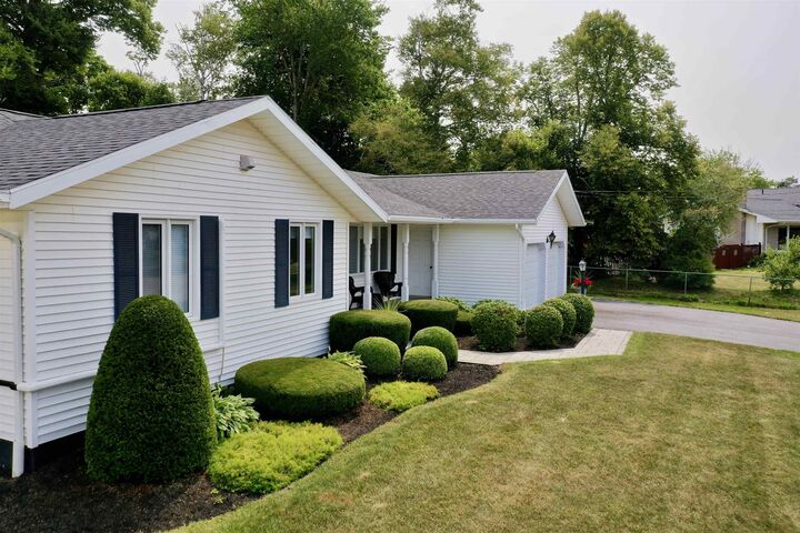 Property Photo:  30 Westwood Crescent  PE C1A 2S9 