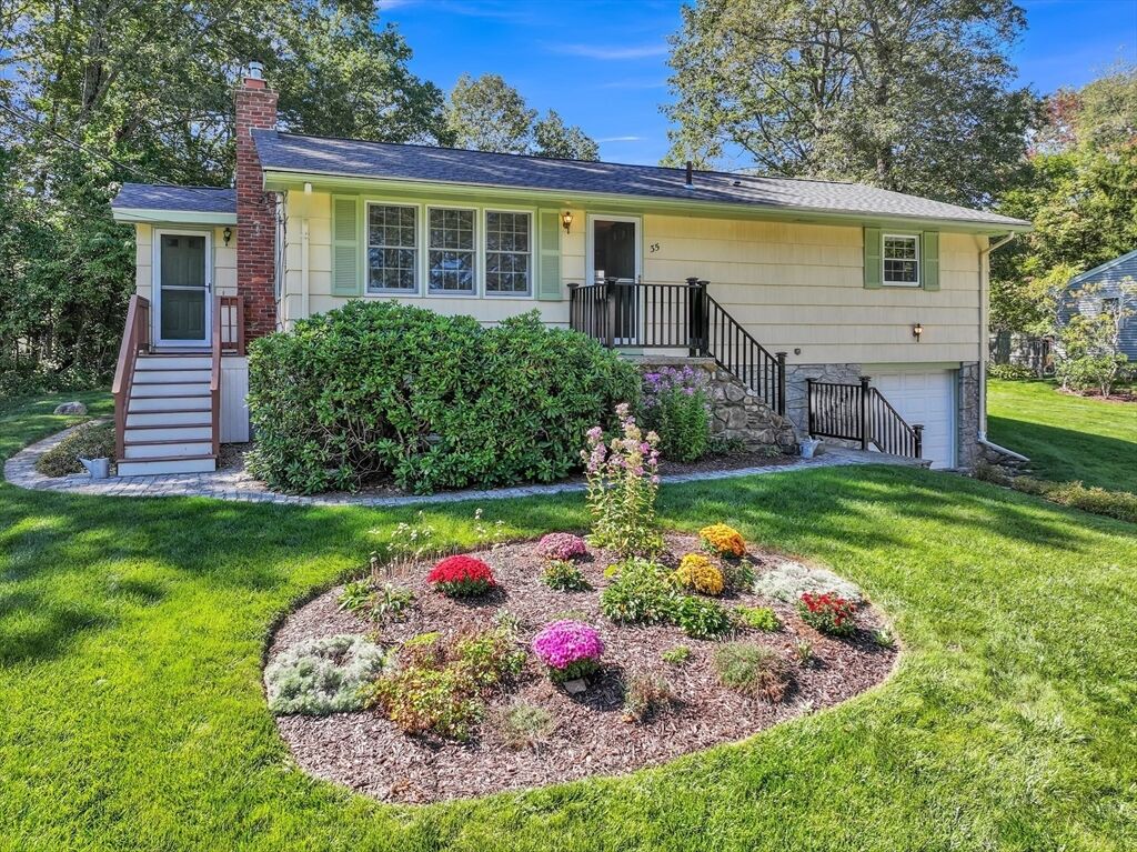 Property Photo:  35 Laurelwood Rd  MA 01543 