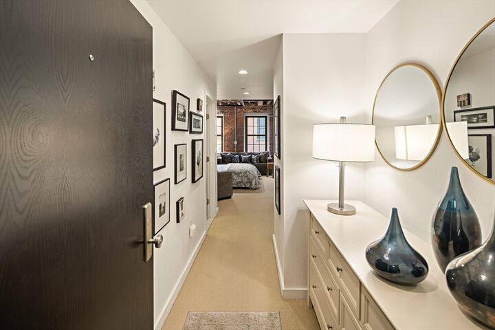 Property Photo:  99-105 Broad Street 4F  MA 02110 