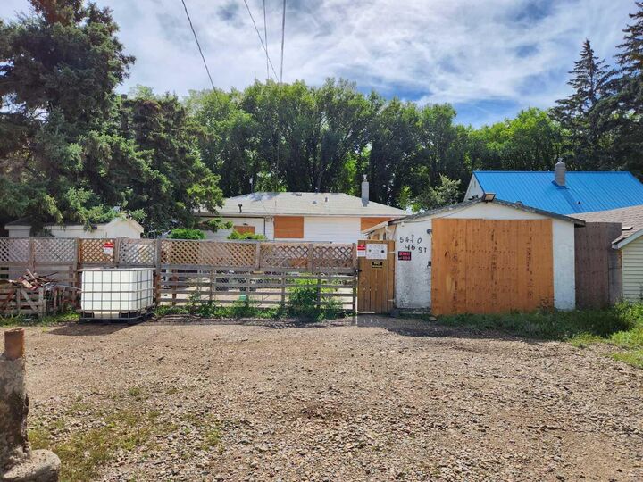 Property Photo:  5410 46 Street  AB T9V 0E3 