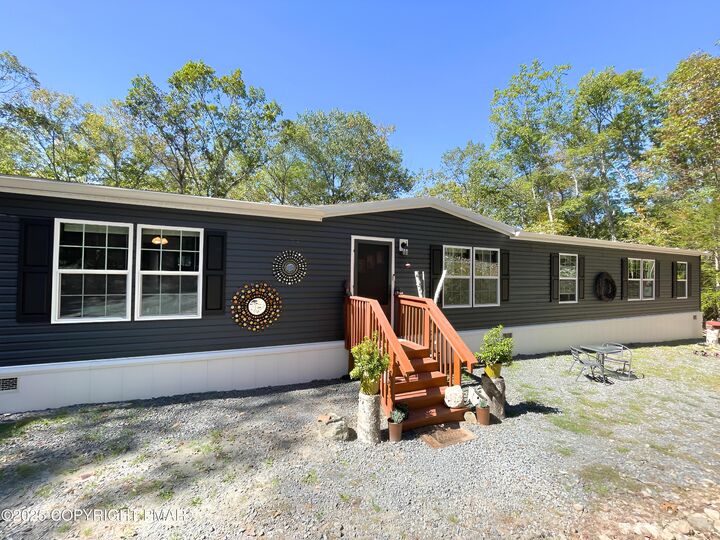 Property Photo:  3177 Stony Run Lane  PA 18326 