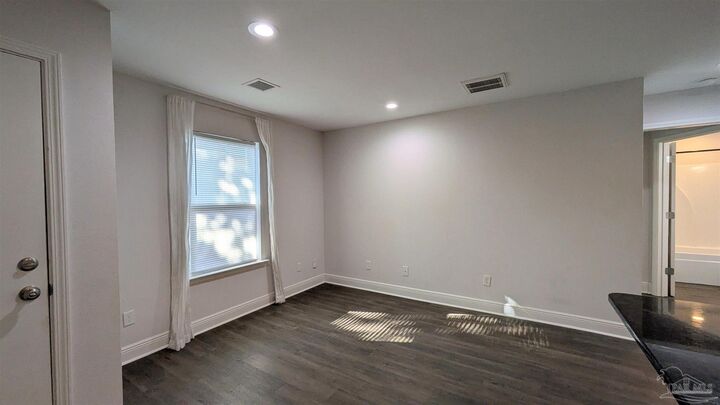 Property Photo: 313 N Navy Blvd 2D FL 32507