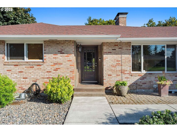 Property Photo:  6804 Louisiana Dr  WA 98664 