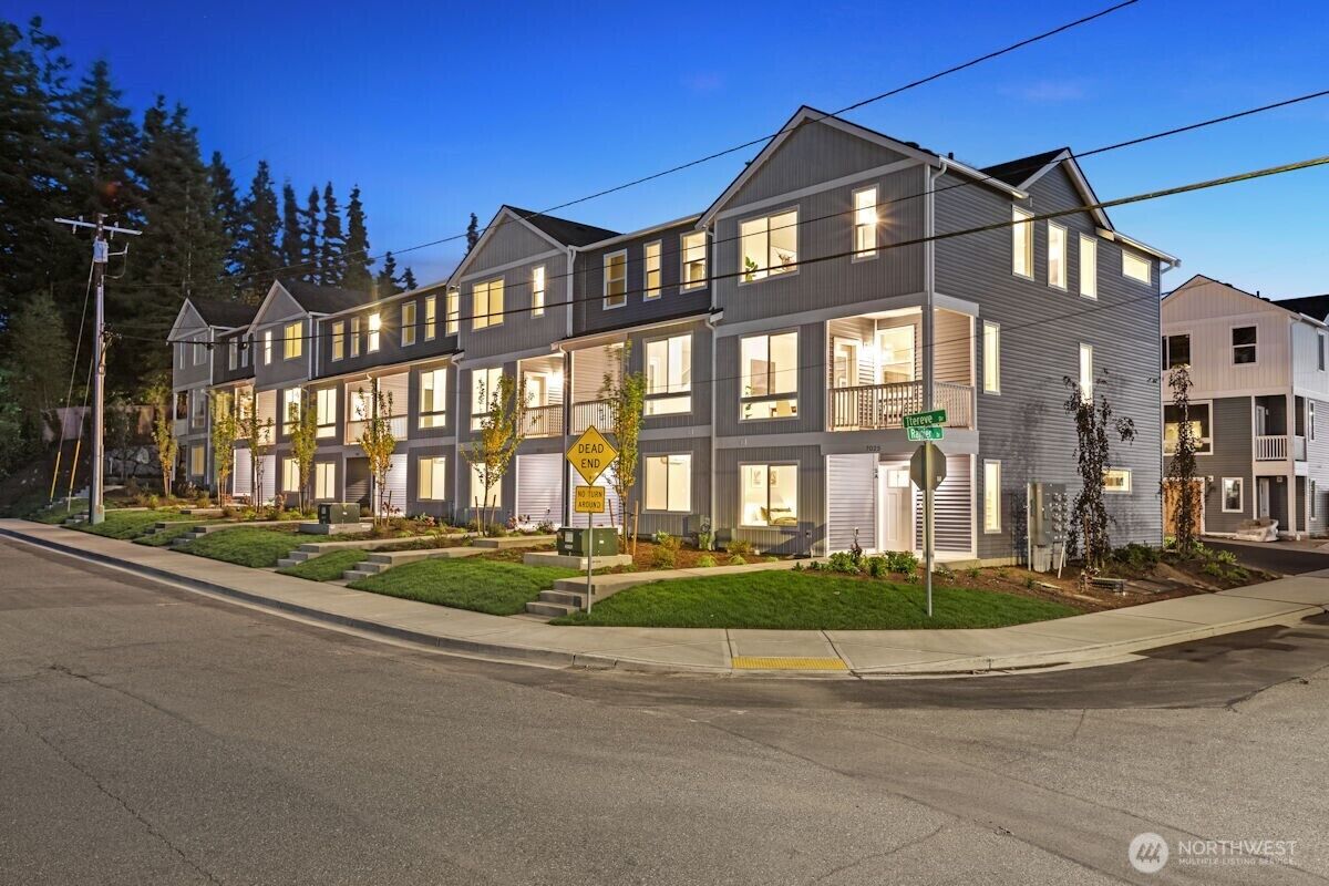 Property Photo:  7025  Rainier Drive H  WA 98203 