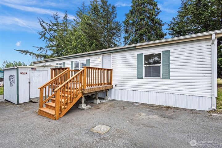 Property Photo: 1320 N Oak Harbor Street 1 WA 98277