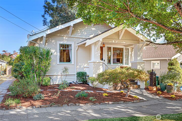 Property Photo:  3906  Burke Avenue N  WA 98103 