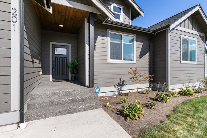 Property Photo:  201  Brentwood Drive  WA 98276 