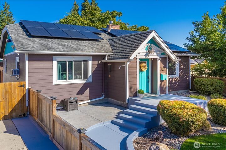 Property Photo:  315  7th Avenue NW  WA 98371 