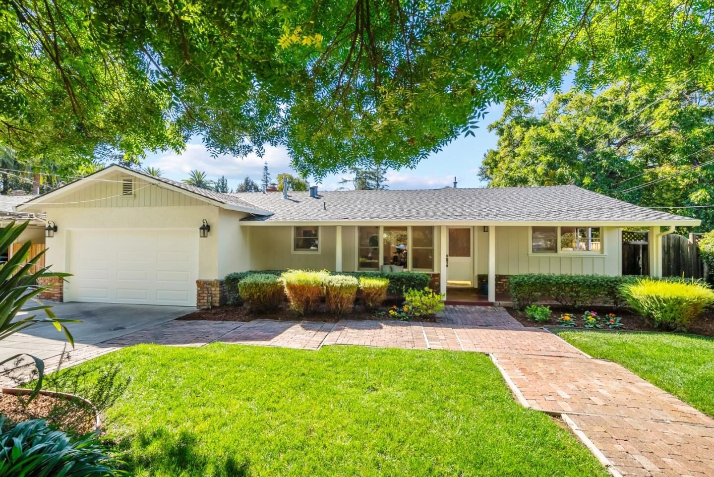 Property Photo:  1260 Grant Road  CA 94024 