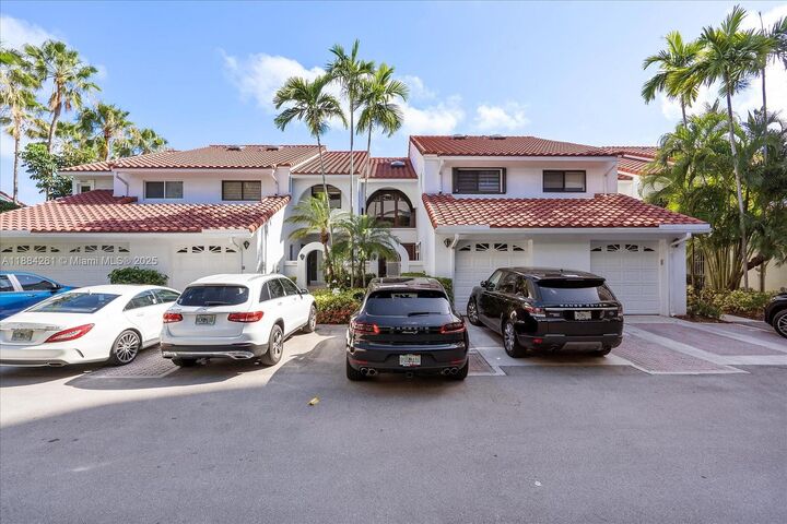Property Photo:  3620 Yacht Club Dr 503  FL 33180 