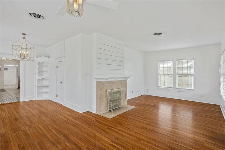 Property Photo:  1018 7 Street  LA 70601