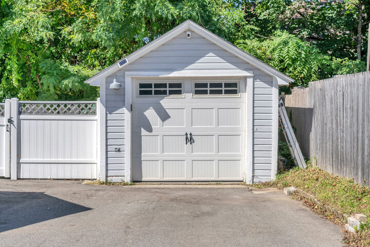 Property Photo:  17 Grosvenor Place  CT 06360 