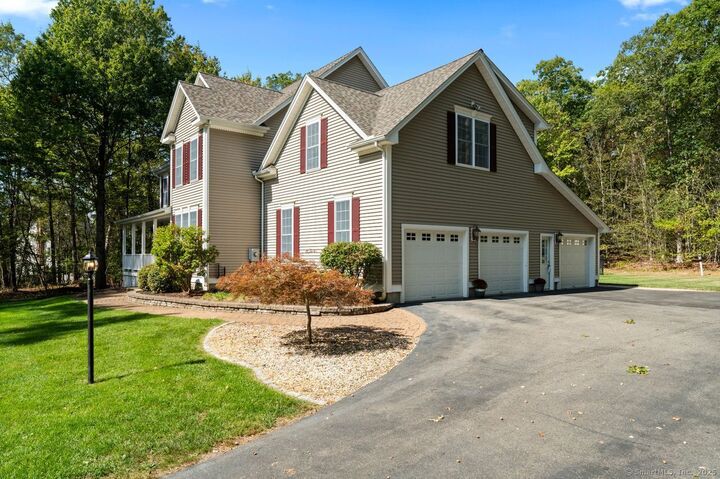 Property Photo:  8 Linnea Lane  CT 06419 