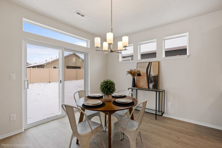 Property Photo:  304 N Viewmont Ct 4/1 Talent  WA 99016 